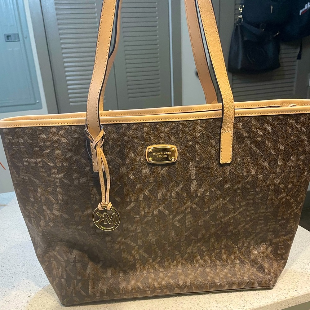 Michael Kors Jet Set Tote NWT